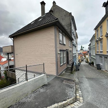 Sjarmerende Bolig Like Ved Togstasjonen Apartment Bergen Luaran gambar
